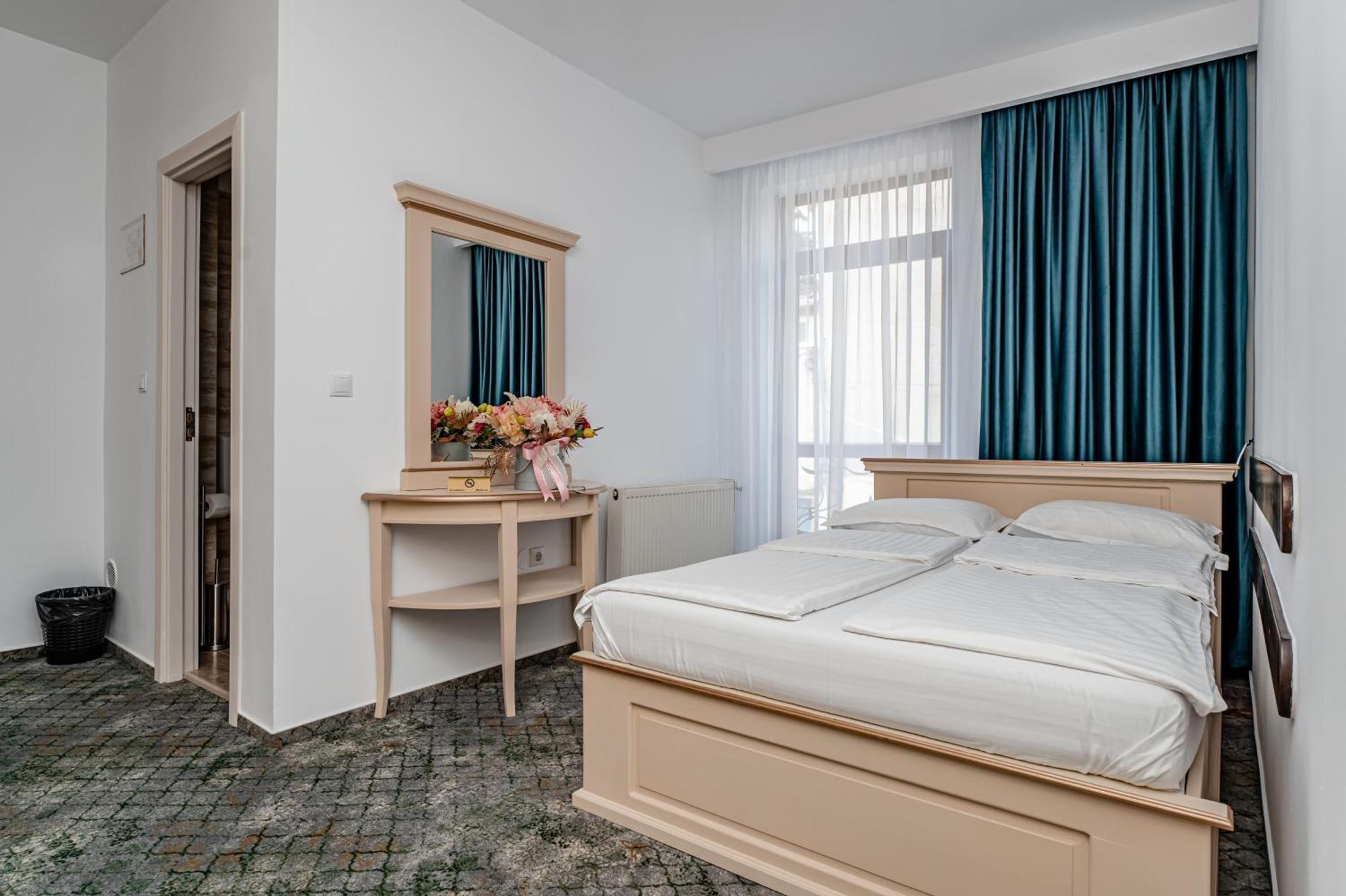 Hotel Rin Сибиу Экстерьер фото