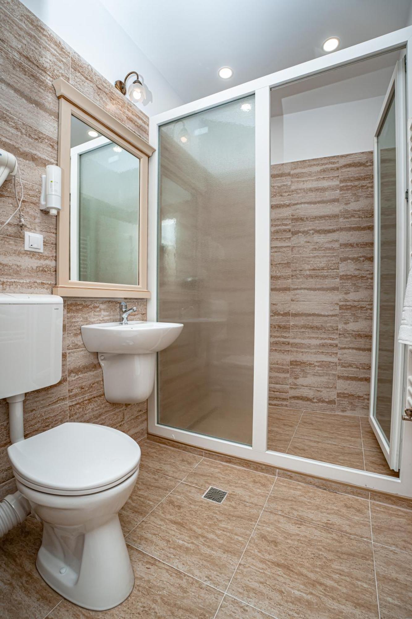 Hotel Rin Сибиу Экстерьер фото